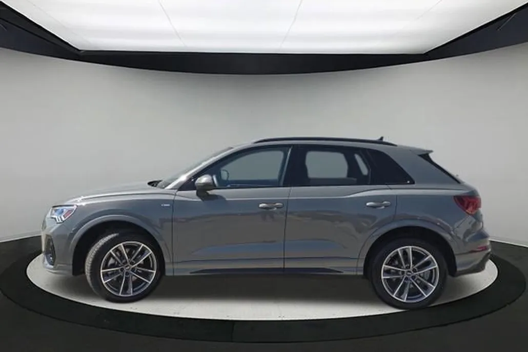 2025 Audi Q3 S line Premium photo 1