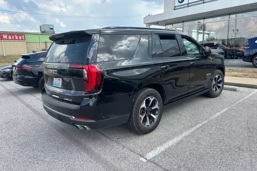2025 Gmc Yukon AT4 Ultimate photo 1