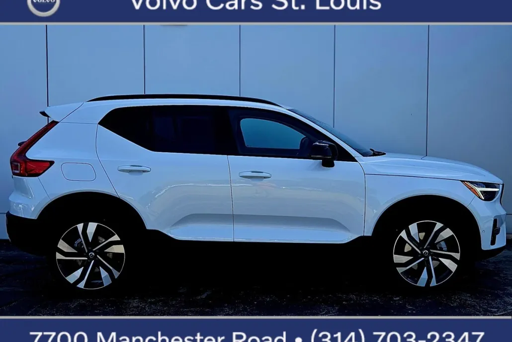 2026 Volvo XC40 photo 1