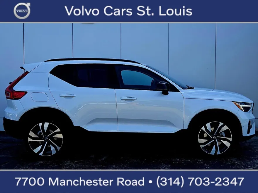 2026 Volvo XC40 photo 1