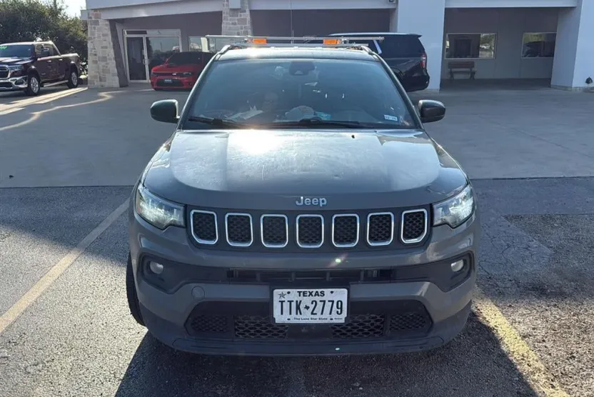 2024 Jeep Compass Latitude Lux photo 1