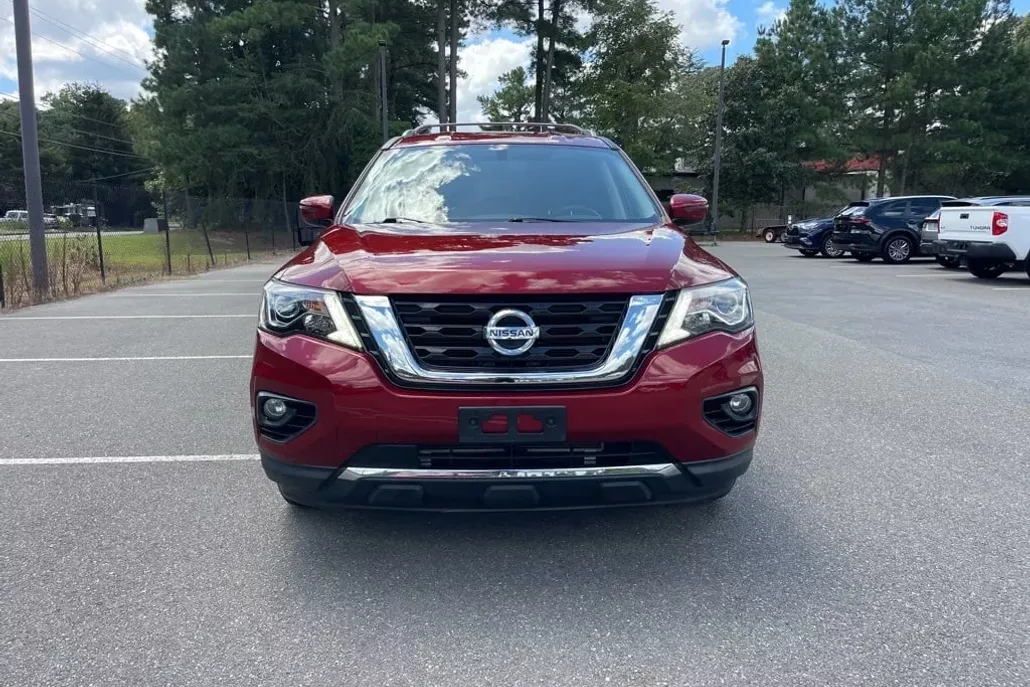 2020 Nissan Pathfinder SV photo 1