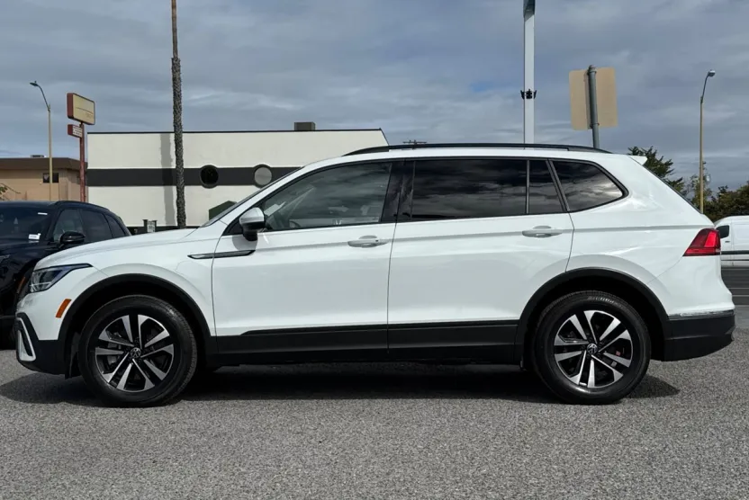 2024 Volkswagen Tiguan S photo 1