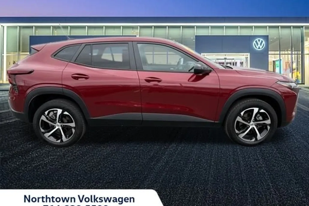 2024 Chevrolet Trax photo 1