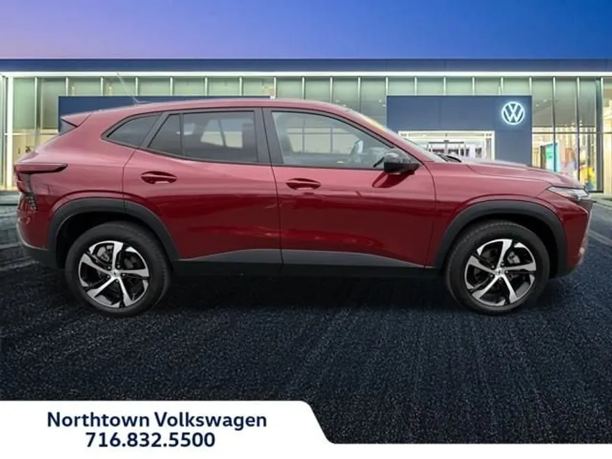 2024 Chevrolet Trax photo 1