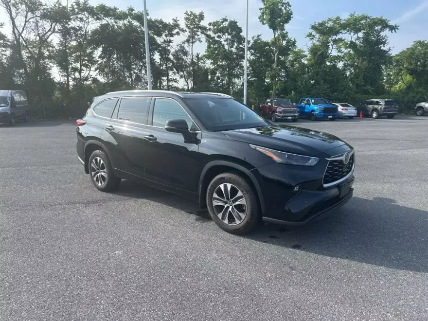 2022 Toyota Highlander XLE photo 1