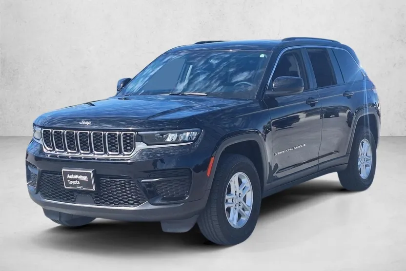 2023 Jeep Grand Cherokee Laredo photo 1