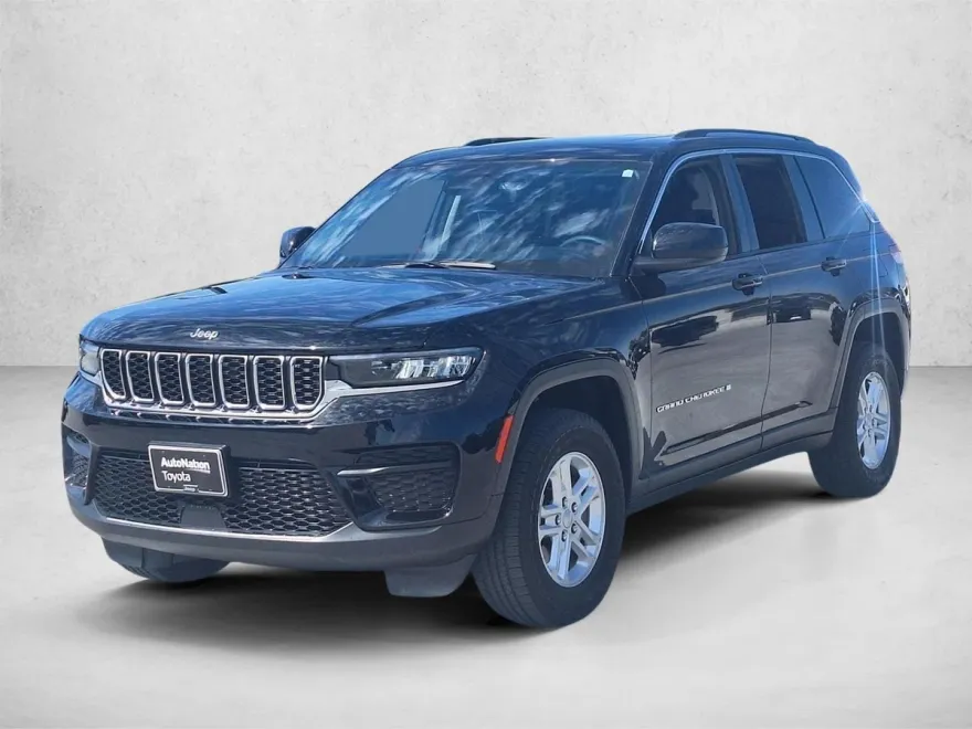 2023 Jeep Grand Cherokee Laredo photo 1