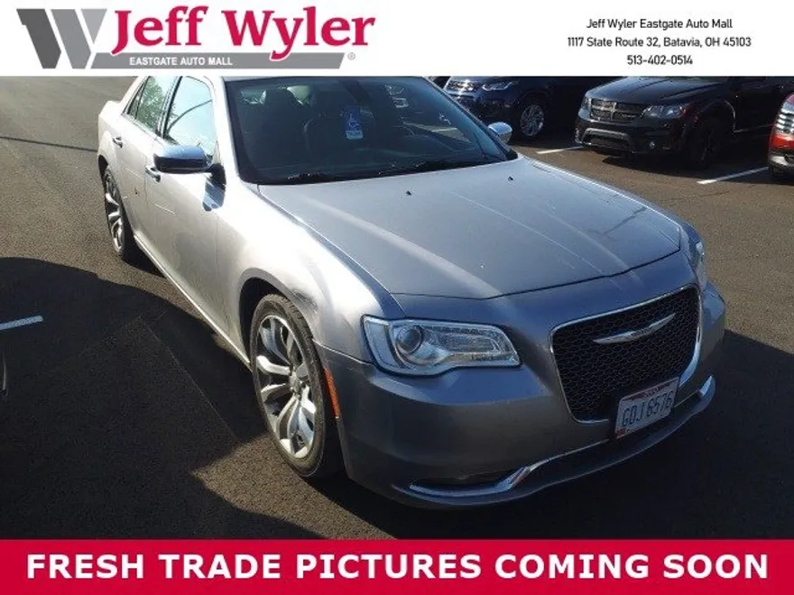 2018 Chrysler 300 Limited photo 1