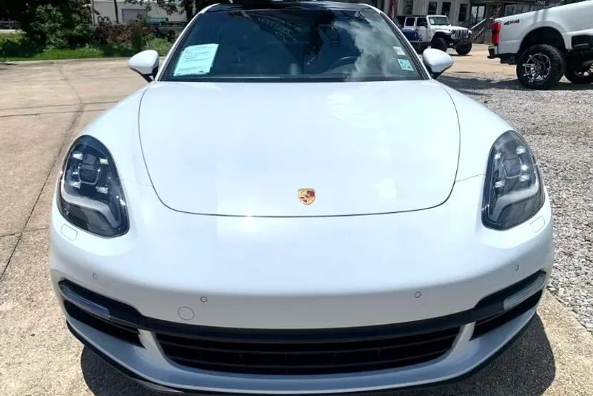 2018 Porsche Panamera 4 photo 1