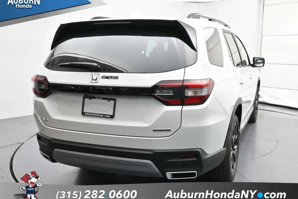 2025 Honda Pilot Touring photo 1