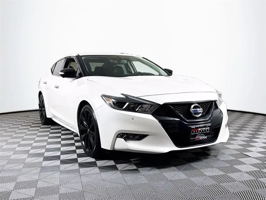 2018 Nissan Maxima SR photo 1