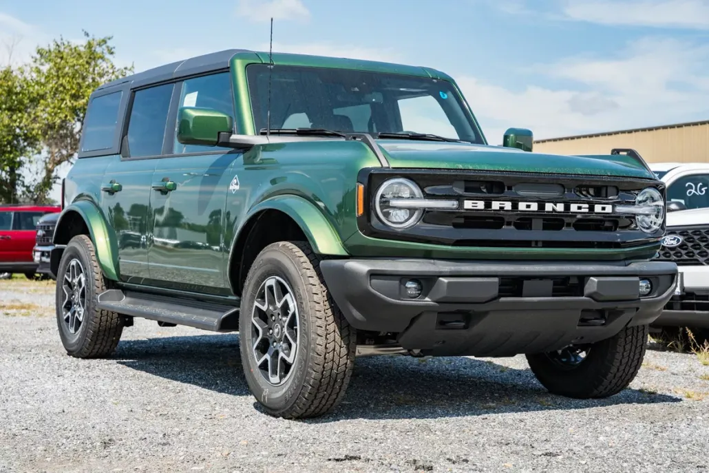 2025 Ford Bronco Outer Banks photo 1