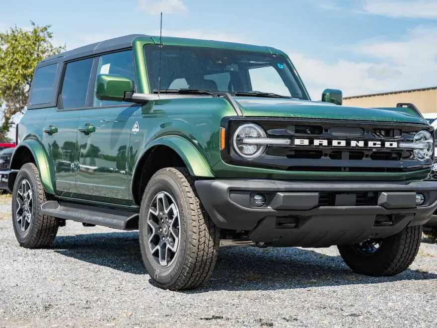 2025 Ford Bronco Outer Banks photo 1