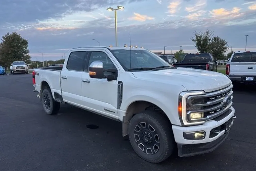 2024 Ford F-350 Platinum photo 1
