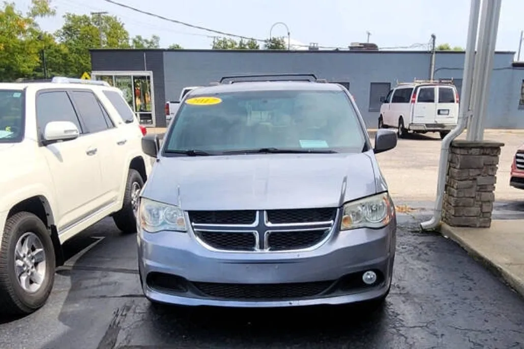 2017 Dodge Grand Caravan SXT photo 1