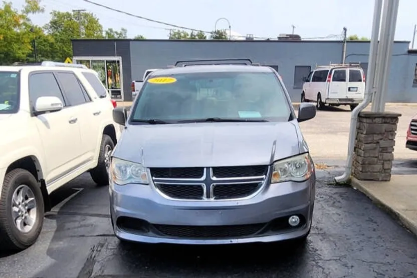 2017 Dodge Grand Caravan SXT photo 1