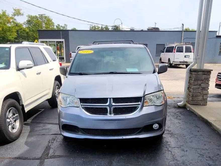 2017 Dodge Grand Caravan SXT photo 1