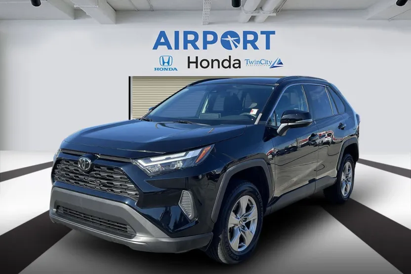 2023 Toyota RAV4 XLE photo 1