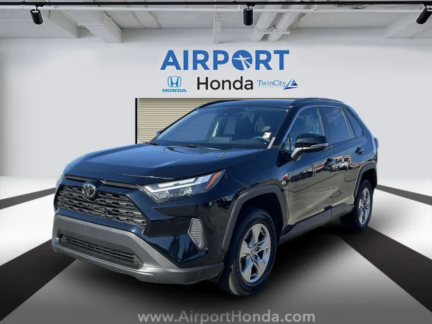 2023 Toyota RAV4 XLE photo 1