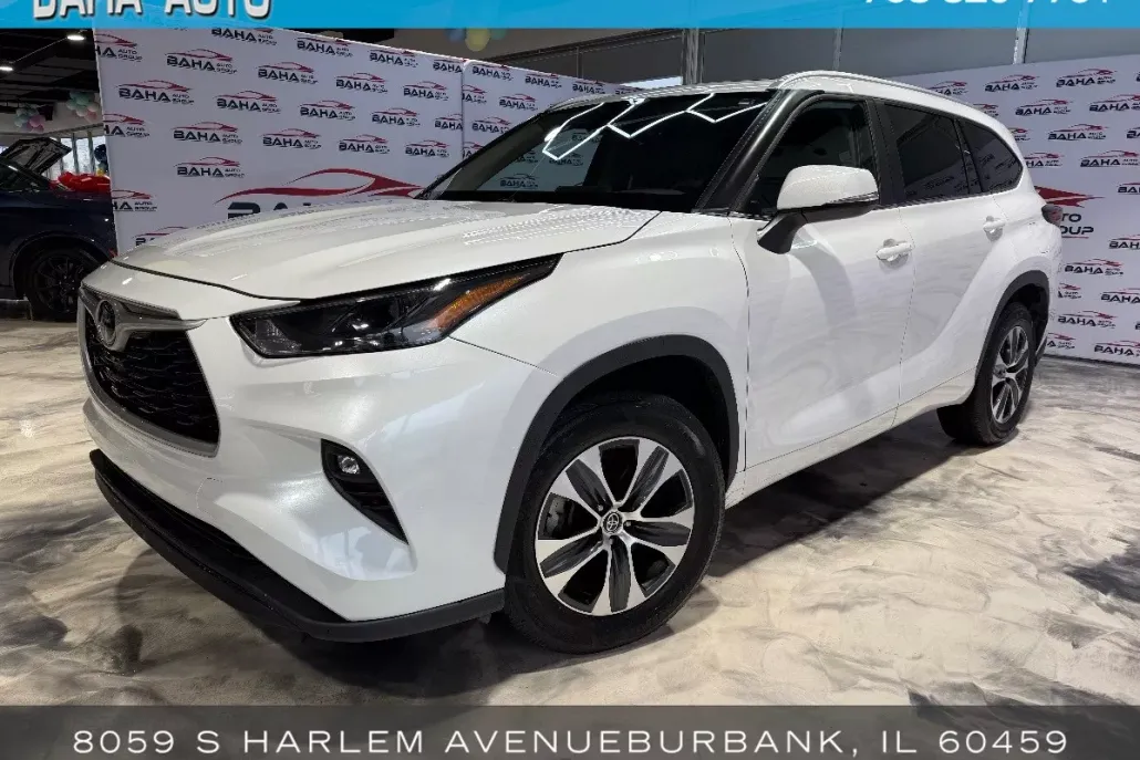 2023 Toyota Highlander XLE photo 1
