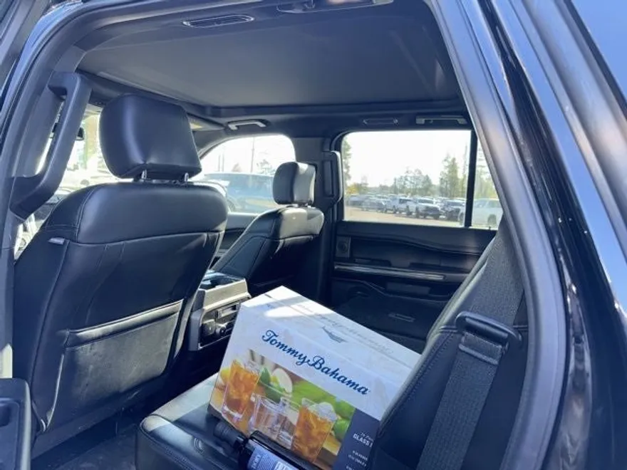 2019 Ford Expedition XLT photo 1