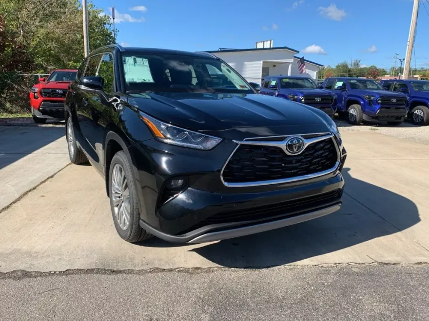2025 Toyota Highlander Platinum photo 1
