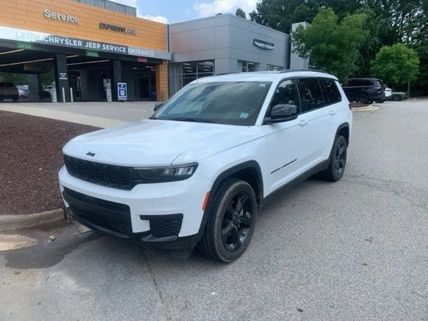 2021 Jeep Grand Cherokee Laredo Altitude photo 1