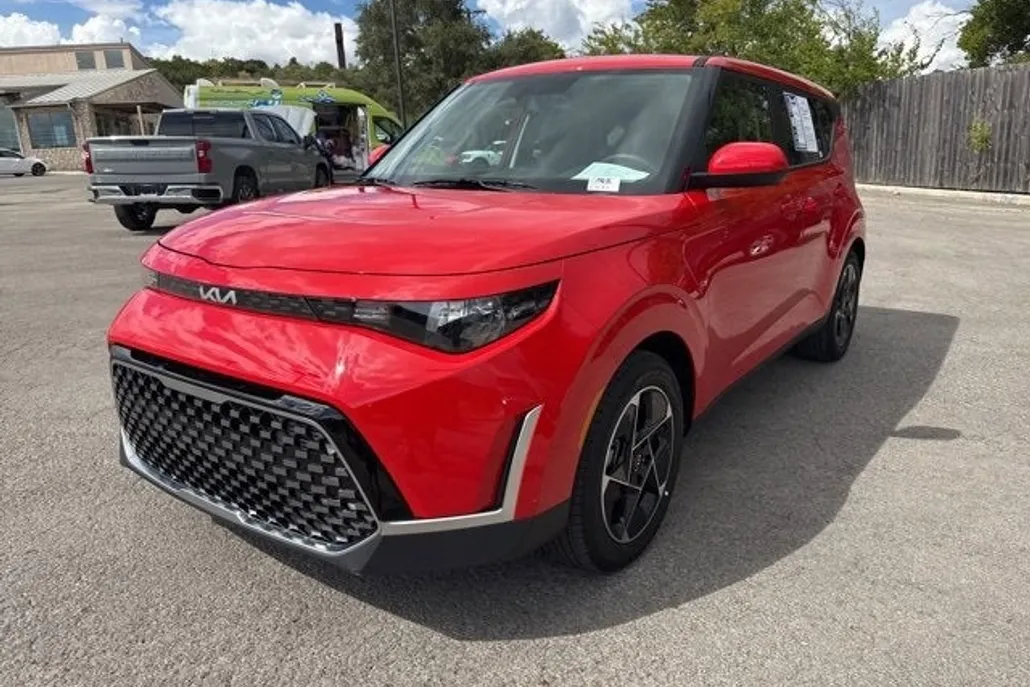 2025 Kia Soul EX photo 1