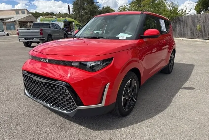 2025 Kia Soul EX photo 1