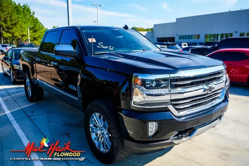 2018 Chevrolet Silverado 1500 High Country photo 1