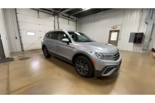 2024 Volkswagen Tiguan SE Wolfsburg Edition photo 2