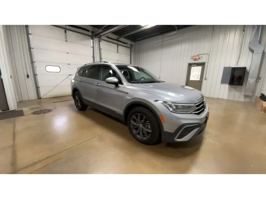 2024 Volkswagen Tiguan SE Wolfsburg Edition photo 2