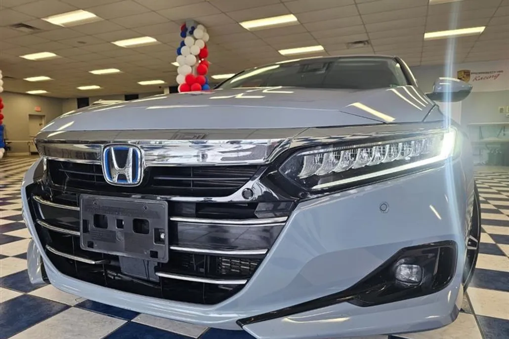 2022 Honda Accord Touring photo 1