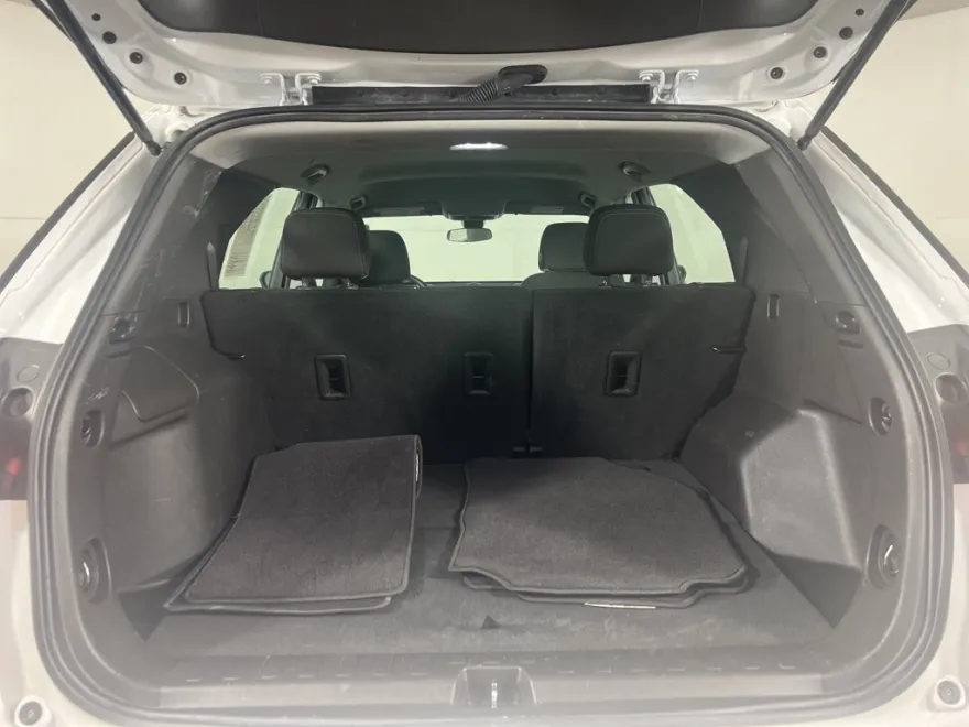 2022 Chevrolet Equinox LS photo 1
