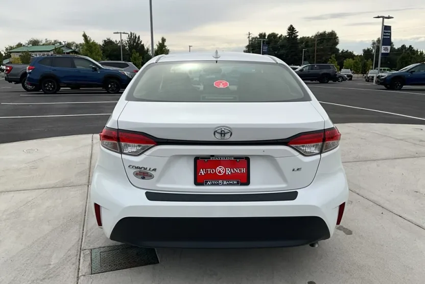 2023 Toyota Corolla LE photo 1