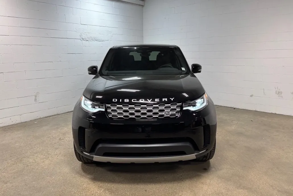 2025 Land Rover Discovery S photo 1
