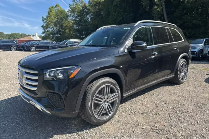 2026 Mercedes Benz GLS 450 4MATIC photo 1