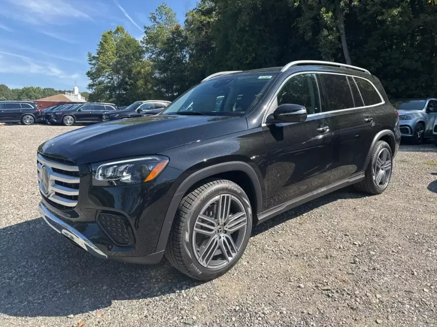 2026 Mercedes Benz GLS 450 4MATIC photo 1