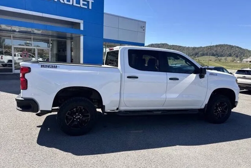 2024 Chevrolet Silverado 1500 Custom Trail Boss photo 1