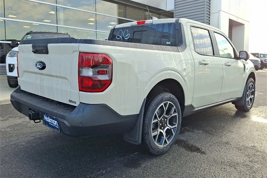 2025 Ford Maverick Lariat photo 1