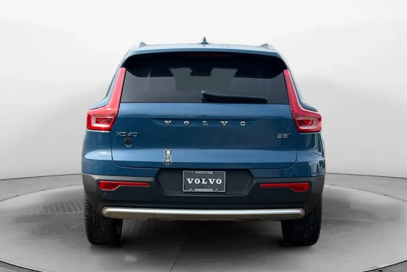 2025 Volvo XC40 photo 1