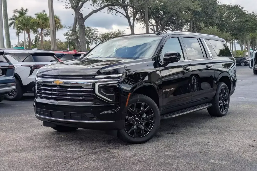 2025 Chevrolet Suburban LT photo 1