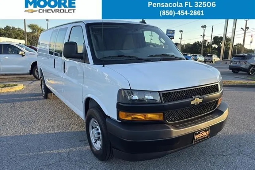 2025 Chevrolet Express Cargo 3500 photo 1
