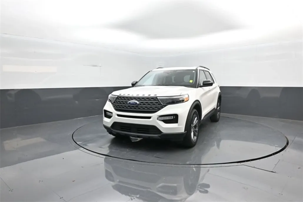 2022 Ford Explorer XLT photo 1