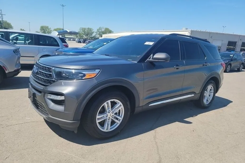 2020 Ford Explorer XLT photo 1