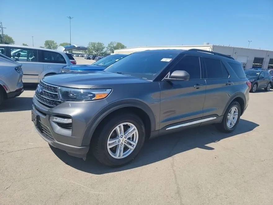 2020 Ford Explorer XLT photo 1