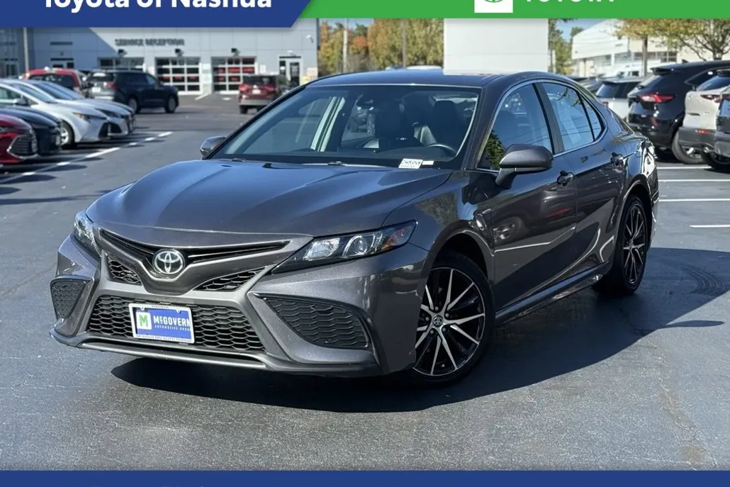 2021 Toyota Camry SE photo 1