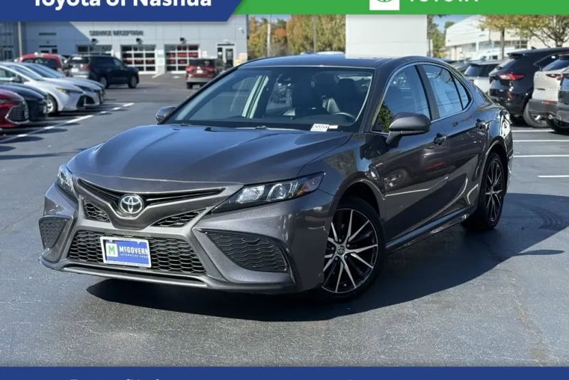 2021 Toyota Camry SE photo 1