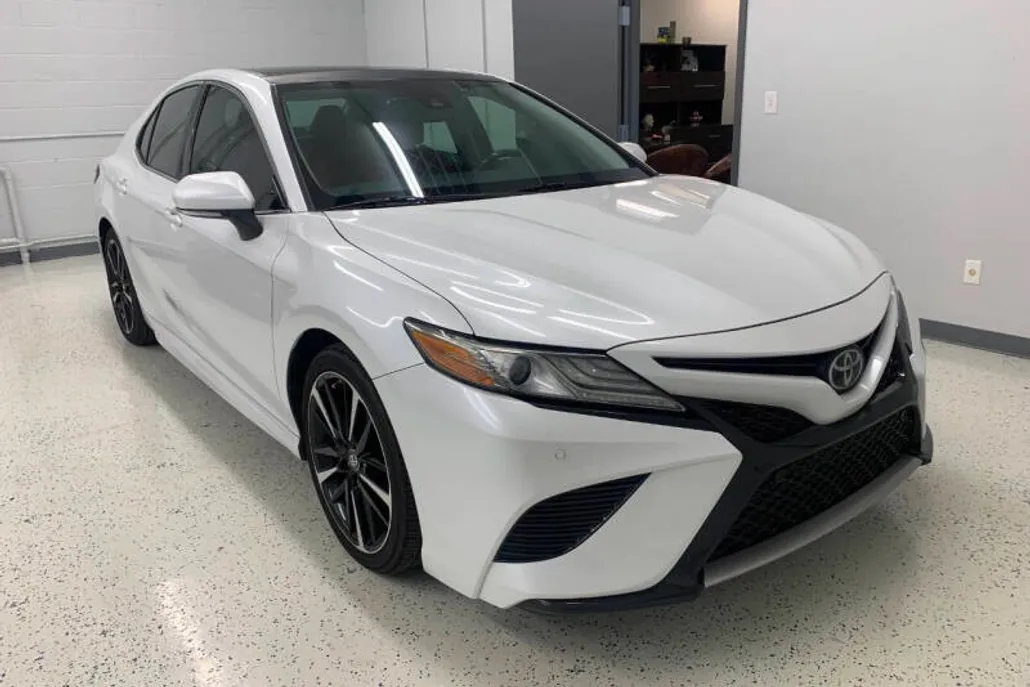 2018 Toyota Camry XSE photo 1